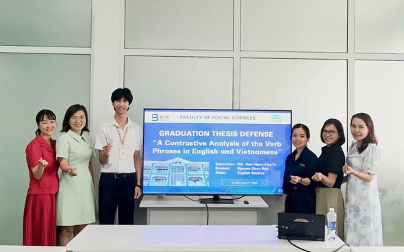 LỄ BẢO VỆ KHÓA LUẬN TỐT NGHIỆP CHO SINH VIÊN NGÀNH NGÔN NGỮ ANH NĂM HỌC 2025–2026